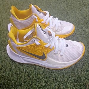 NIKE KYRIE LOW 2 TB PROMO CN9827 104 WHITE BLACK AMARILLO